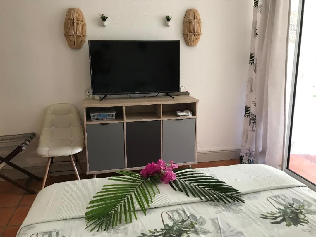 Coeur Tiare Studio Lounge Piscine Plage Cocotiers سانت فرانسوا المظهر الخارجي الصورة